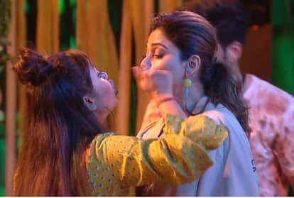 bigg boss 15 shamita shetty gets into ugly fight with Devoleena Bhattacharjee mohabbatein actress faint
