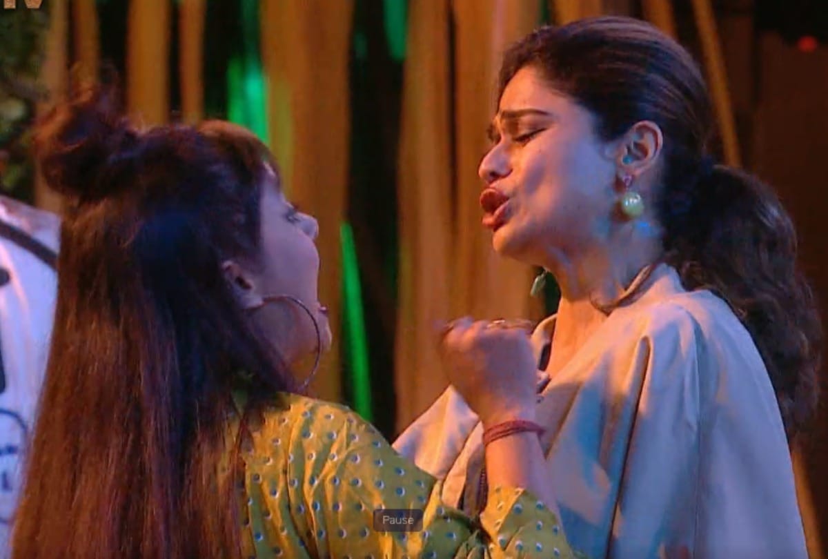 bigg boss 15 shamita shetty gets into ugly fight with Devoleena Bhattacharjee mohabbatein actress faint