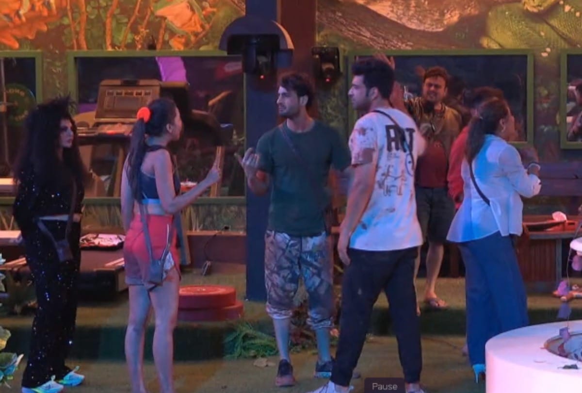 bigg boss 15 tejasswi prakash accused pratik sehajpal to touching girl inappropriately umar riaz go against her