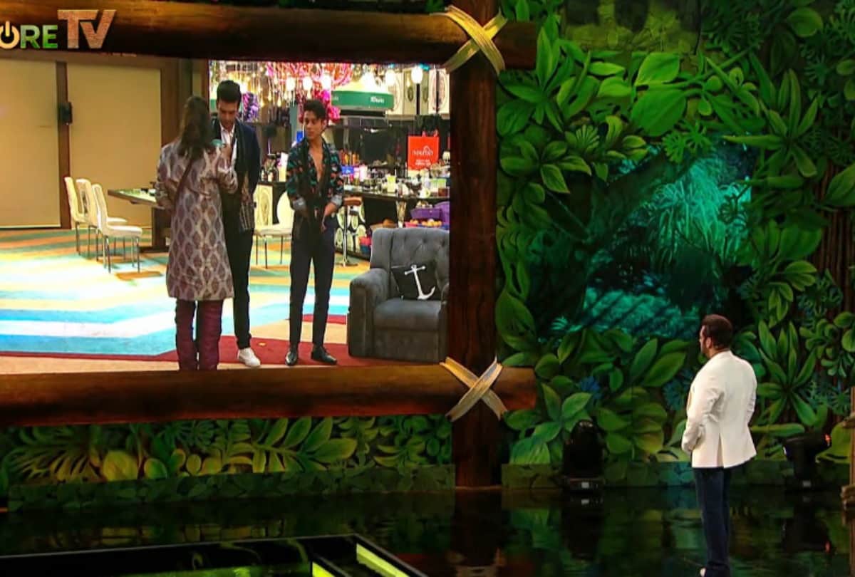 bigg boss 15 salman khan give task to the contestants people choose karan kundrra as akalmand and called pratik sehajpal akdu