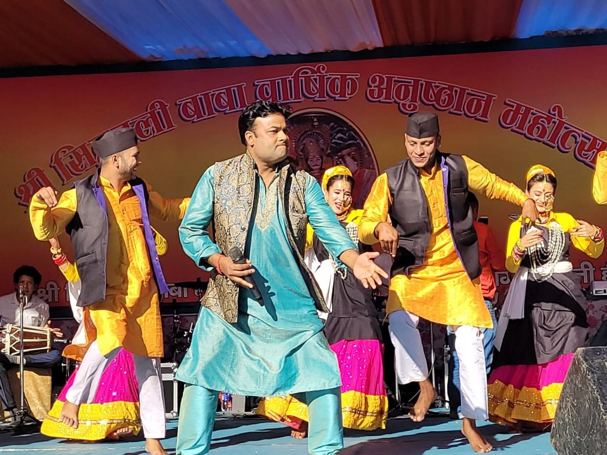 Bhajans of Amit and Anuradha were booming