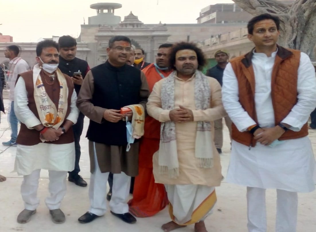 union minister Dharmendra Pradhan visit varanasi Inspected Kashi Vishwanath corridor took stock of preparations for inauguration