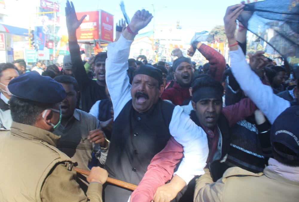 PM Narendra Modi Visit in Dehradun: Congress and Bjp workers Fight during Pm Modi Rally Photos