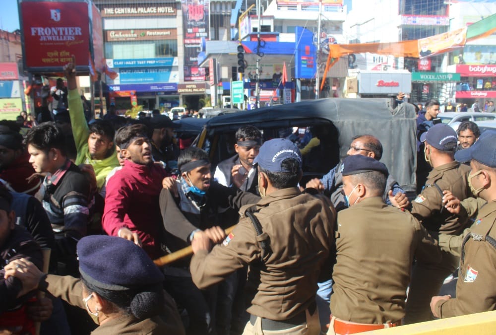 PM Narendra Modi Visit in Dehradun: Congress and Bjp workers Fight during Pm Modi Rally Photos