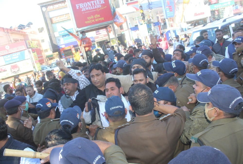 PM Narendra Modi Visit in Dehradun: Congress and Bjp workers Fight during Pm Modi Rally Photos