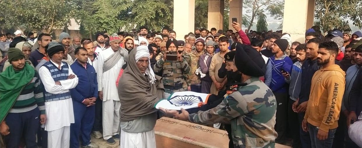 nsg commando died in road accident, funeral was done with respect