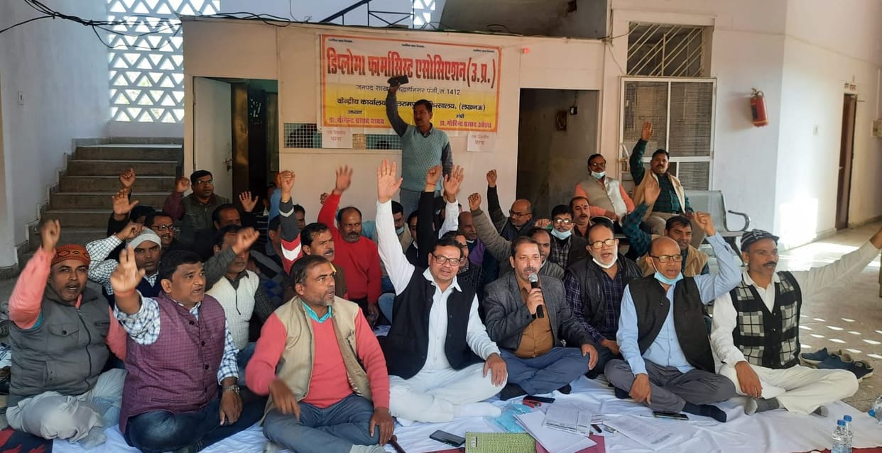 Pharmacist cadre shouted in support of demands