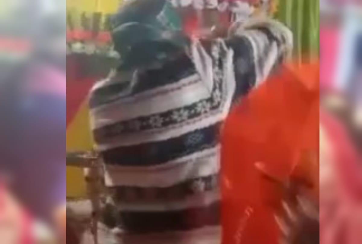 Video viral after lover filled vermilion in bride at gorakhpur