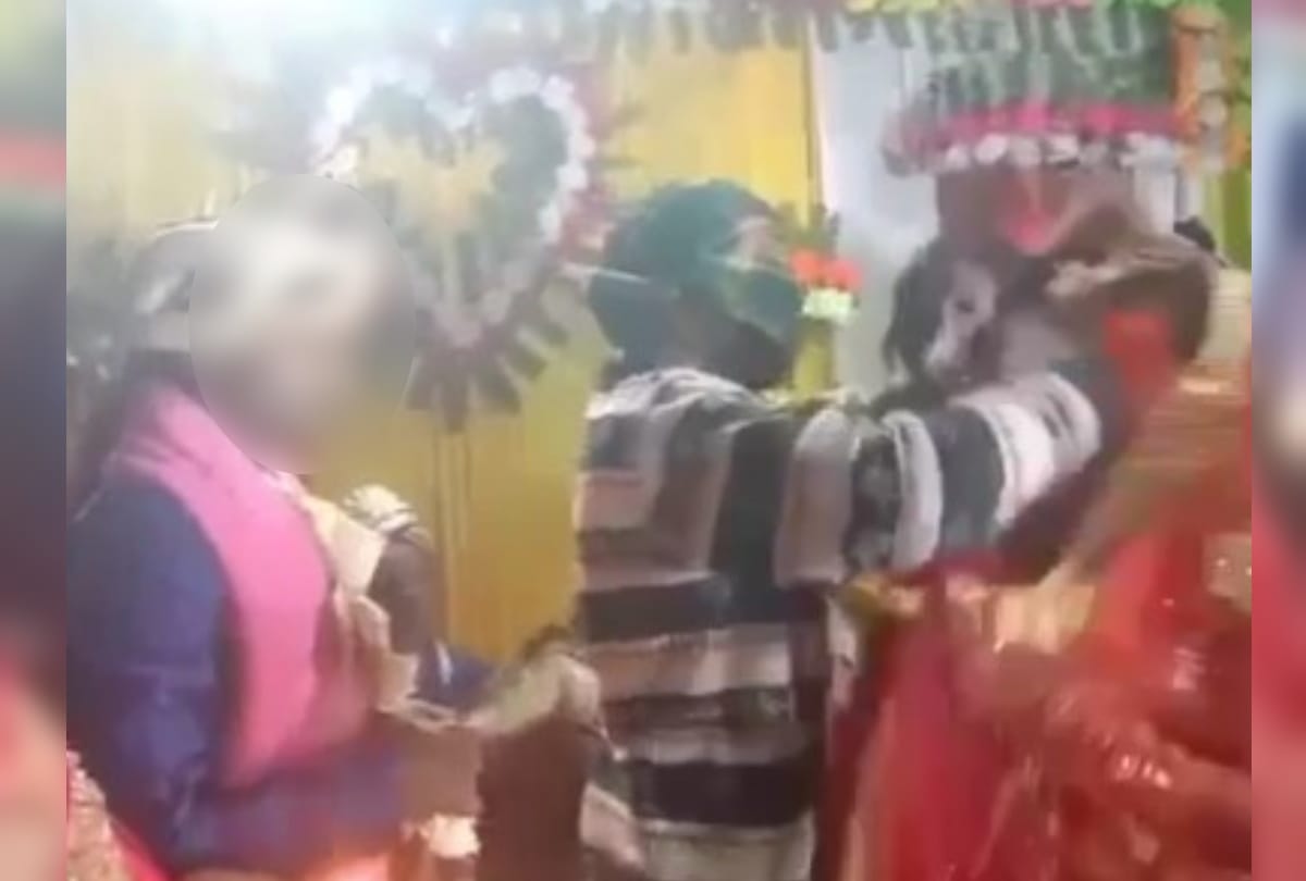 Video viral after lover filled vermilion in bride at gorakhpur