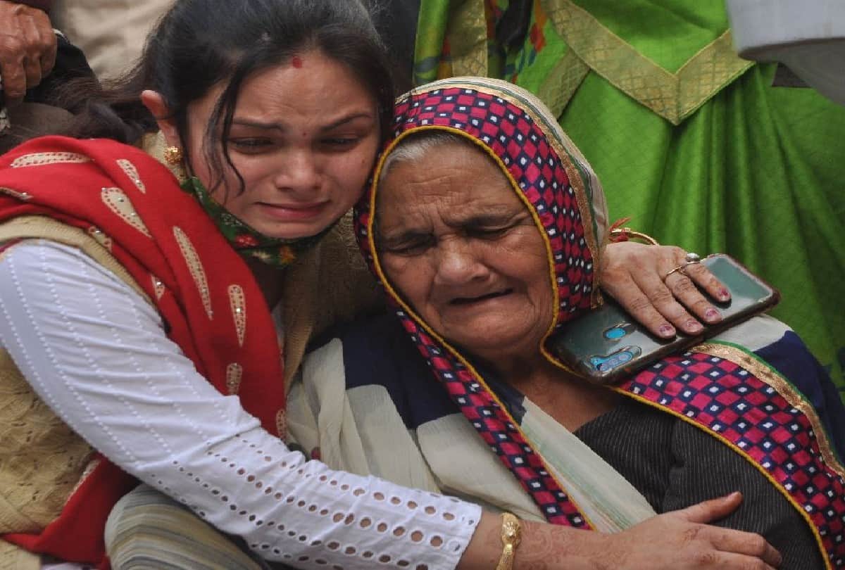 Husband Wife And Daughter Suicide Case Agra Police Investigation Mobile And Cctv Cameras