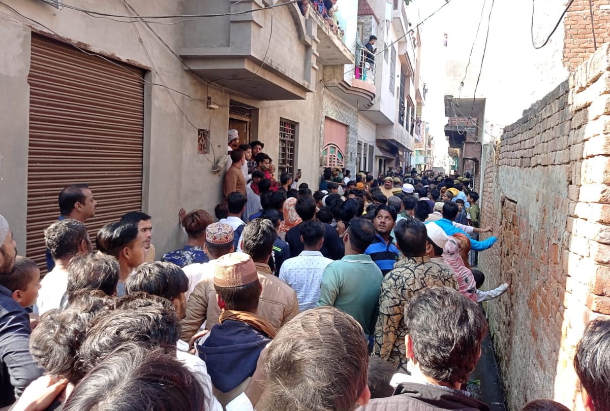 hapur missing 8 year old girl found dead in neighbor house inside iron box this is how it revealed