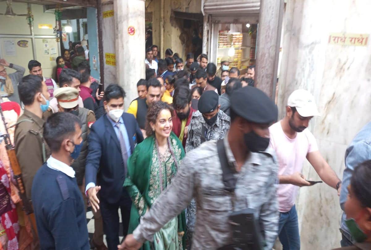 Film Actor Kangana Ranaut Visits Banke Bihari Mandir Vrindavan