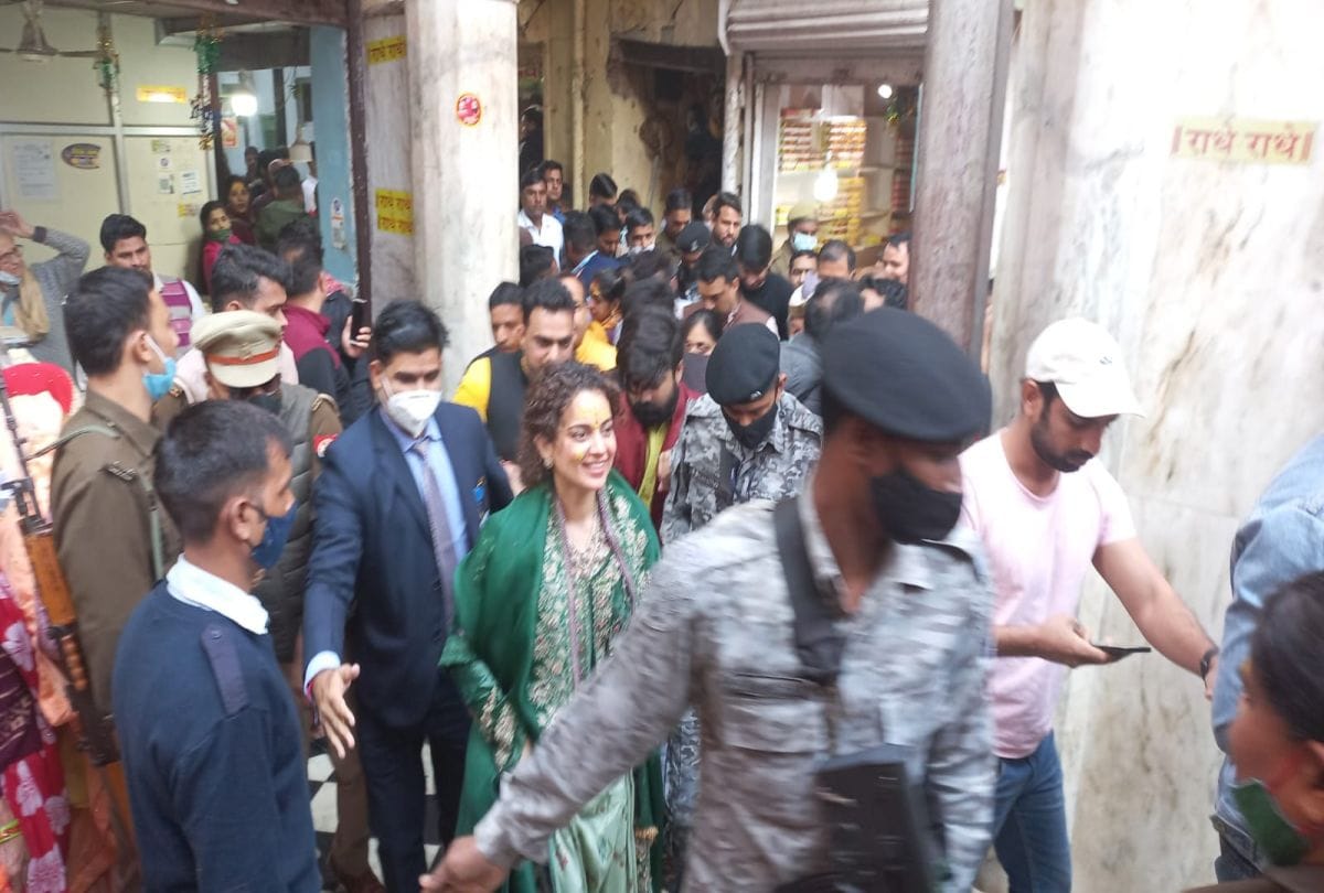 Film Actor Kangana Ranaut Visits Banke Bihari Mandir Vrindavan