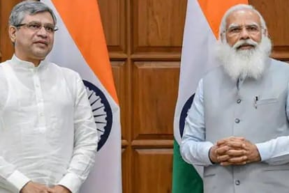 प्रधानमंत्री नरेंद्र मोदी और केंद्रीय रेल मंत्री अश्विनी वैष्णव