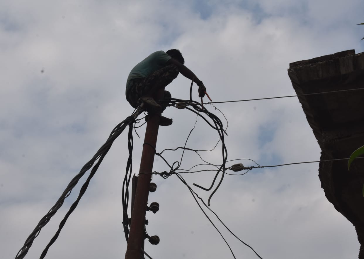 fathepur news,One and a half thousand population affected by power cut of eight hours