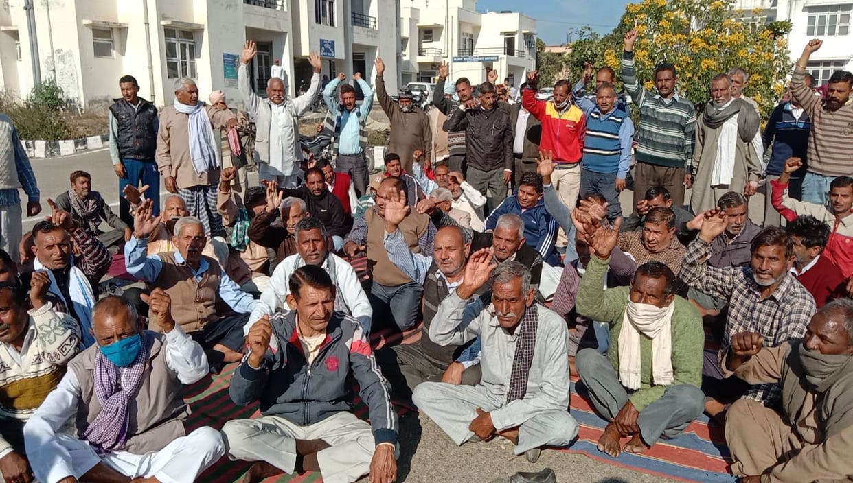 Farmers protested against the evacuation of government land
