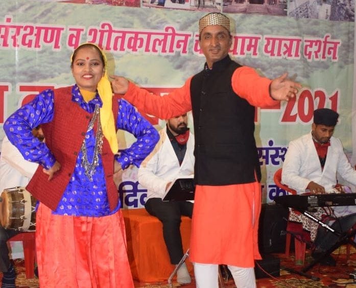 Folk dance and songs tied the knot