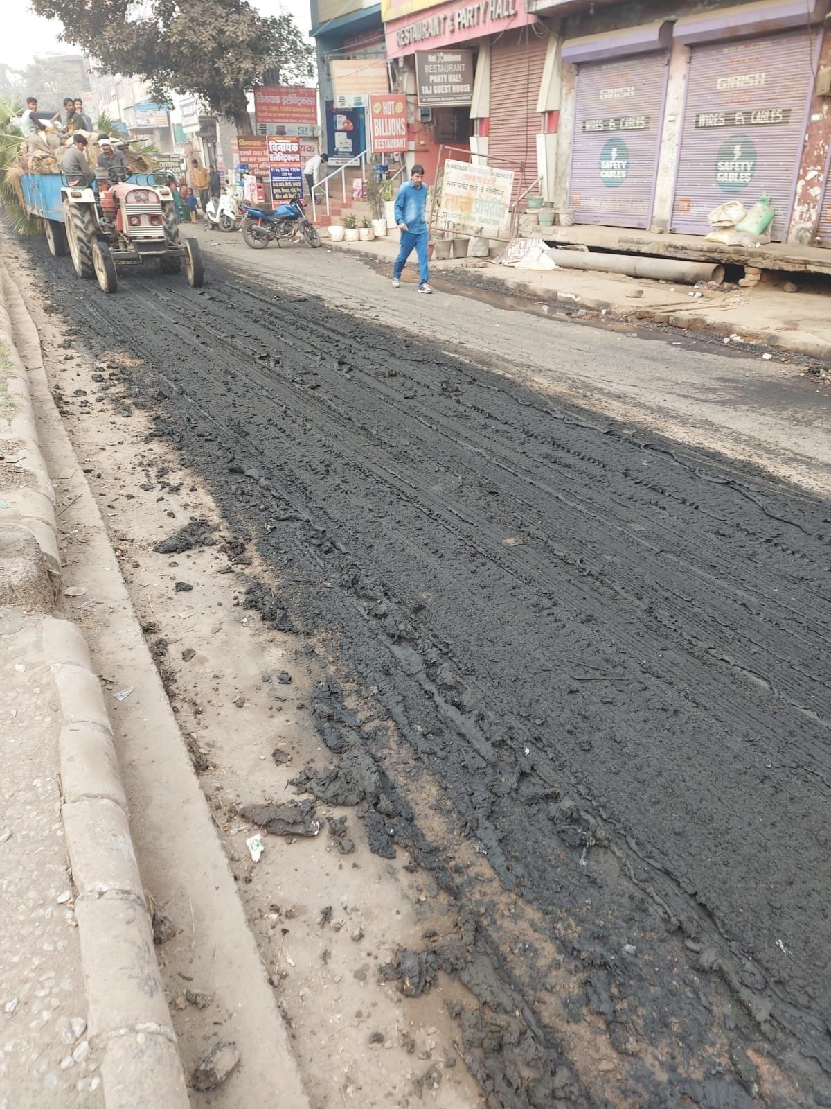 to make the drain, mud poured on the road, fined