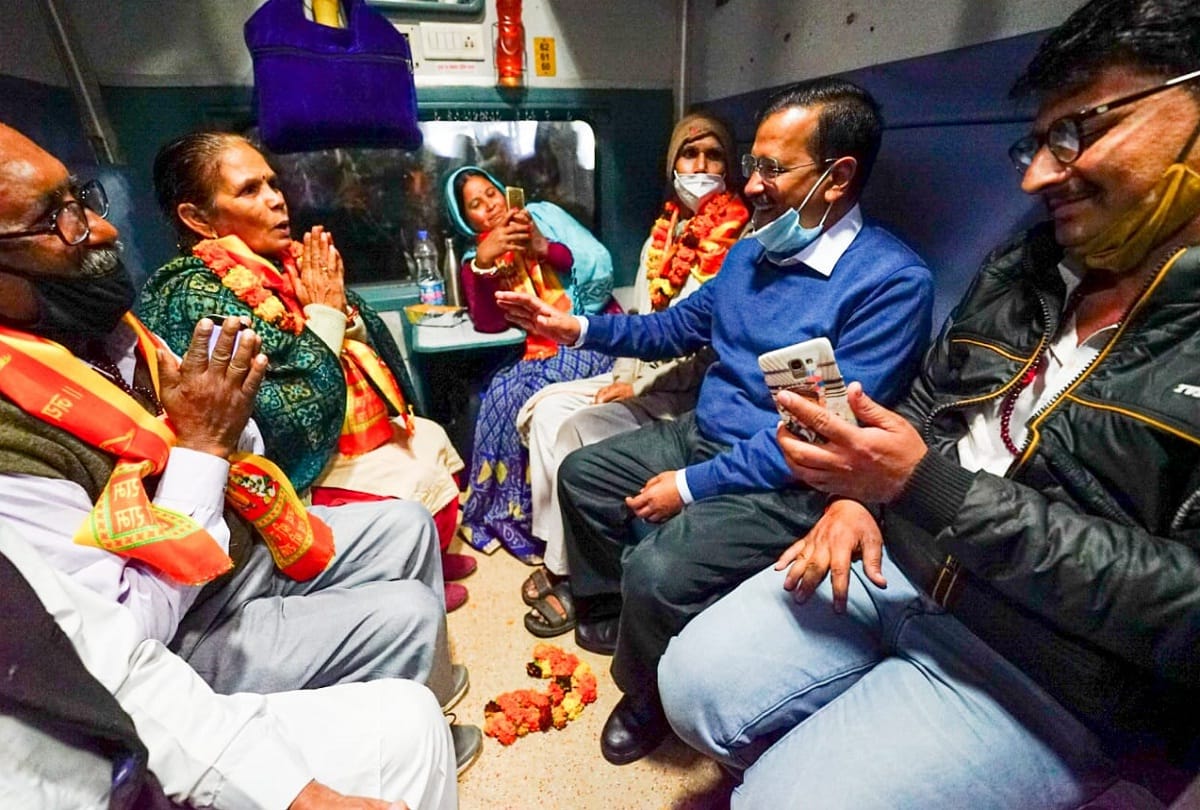 Arvind Kejriwal flagged off first Tirth Yatra Yojana train great enthusiasm among elders going for Ayodhya Darshan