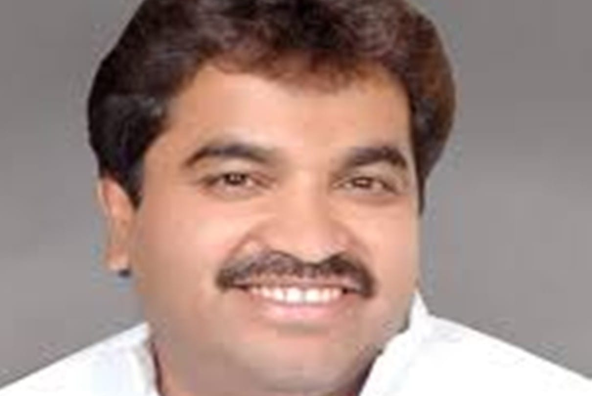 Indore: Congress MLA said on the statement of the minister - the state government should stop the vaccination and start the work of distributing amulets, this will protect against corona