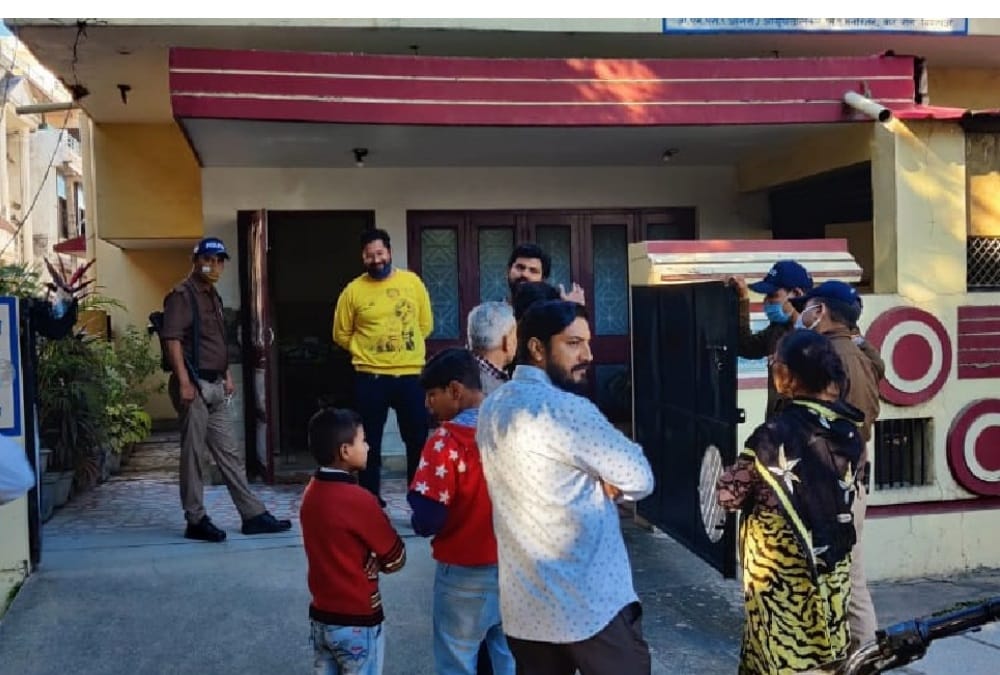 Haridwar: 2.5 lakh looted by throwing chilli powder in eyes of doctor