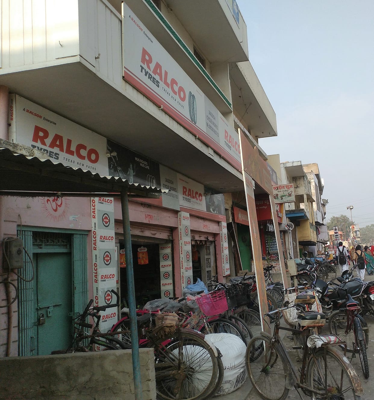 Agencies, wholesale and retail shops increased, facilities missing