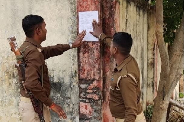 Mukhtar ansari shooter anuj kannaujia Mau police pasted kurki notice at home he absconding for many years