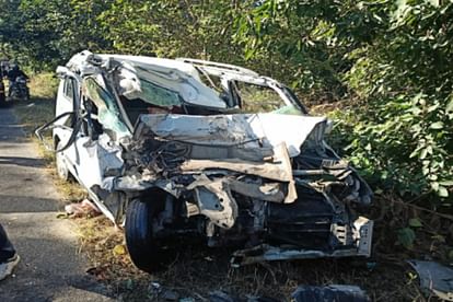 UP News: Car and bus accident on Dehradun Highway in Saharanpur and three died of a family before daughter marriage