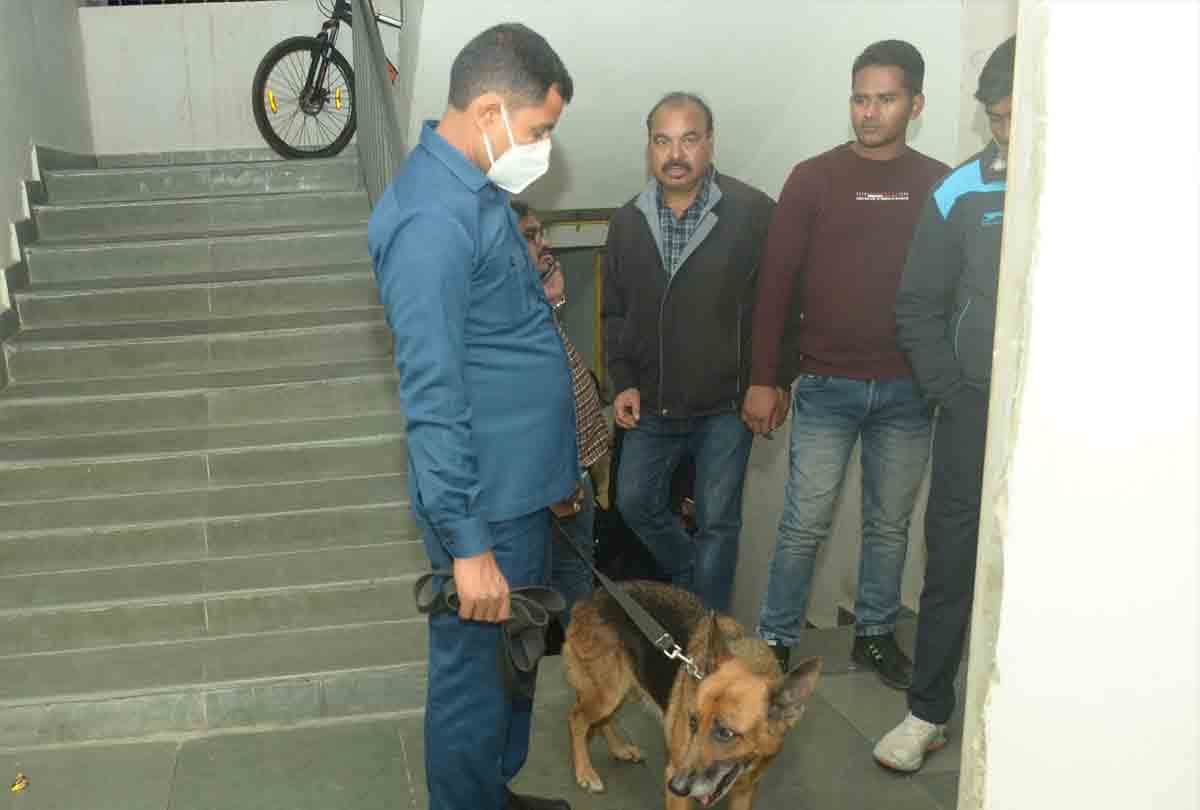 kanpur triple murder: pyre of mother-son and daughter burnt together