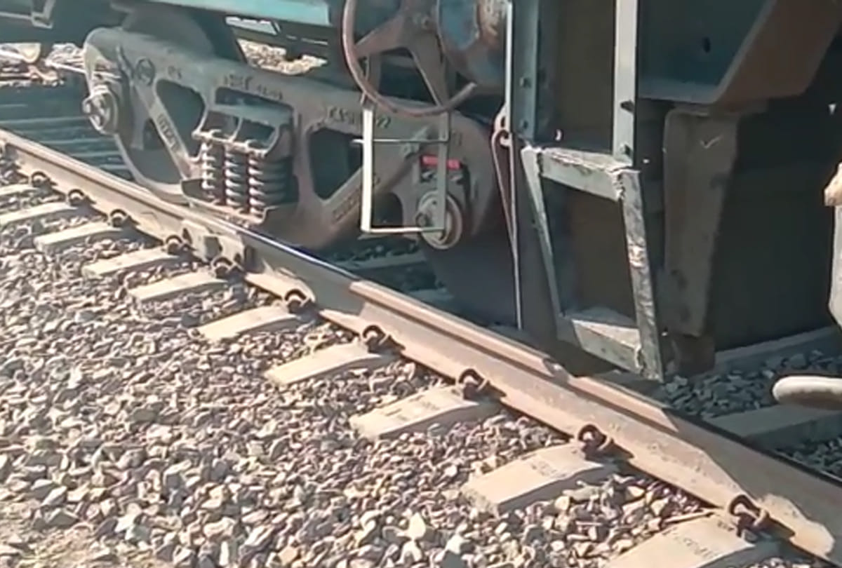 Kanpur: Eight wheels of goods train landed in CPC warehouse, ART reached an hour after incident