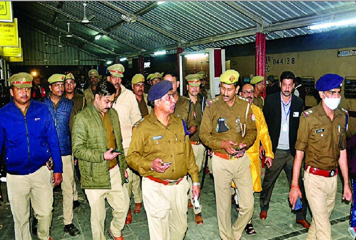Pratapgarh: There was a stir due to the information of bomb in Nautanwa Express, intensive checking of three coaches