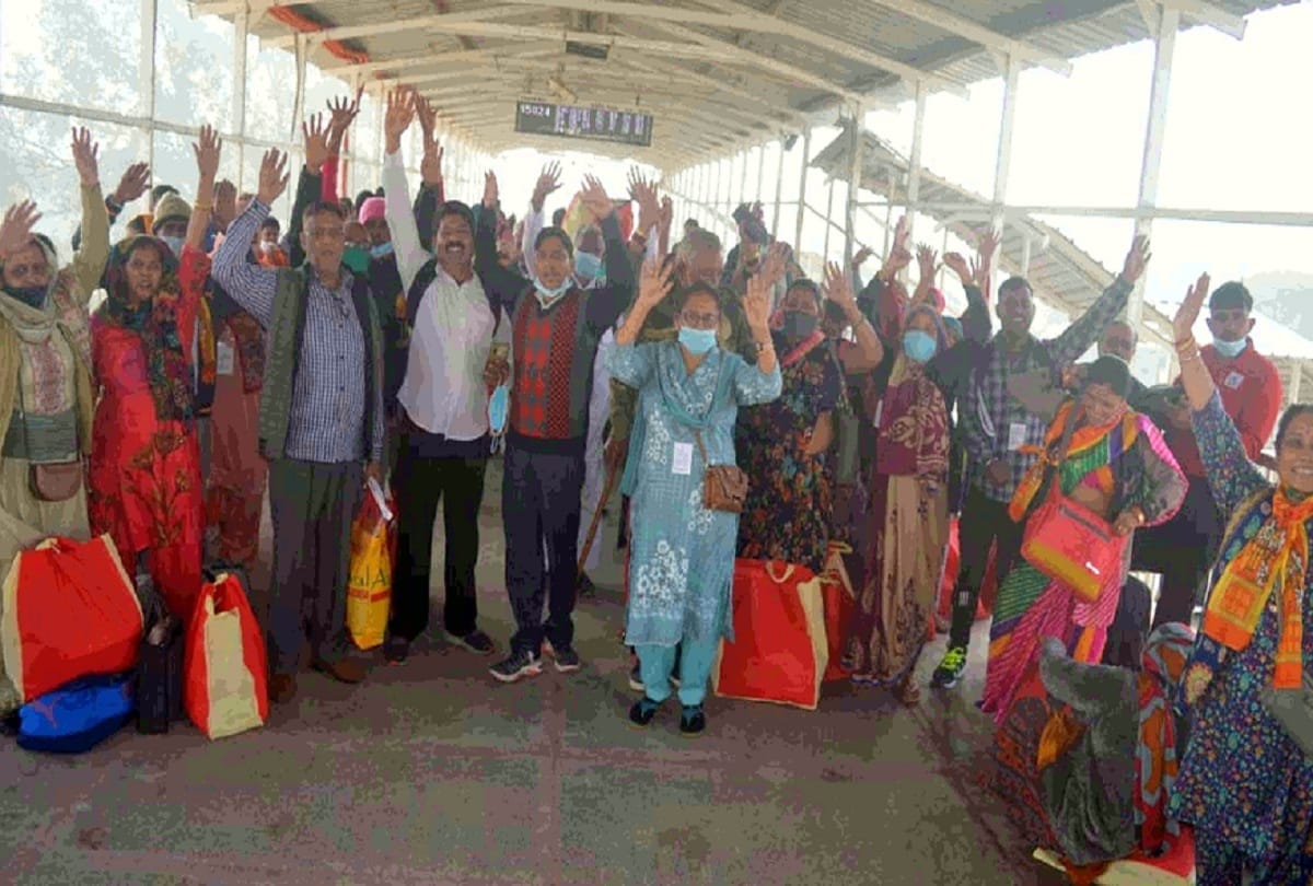 Special train reached Ayodhya carrying 960 pilgrims under the Chief Minister pilgrimage scheme of Delhi government
