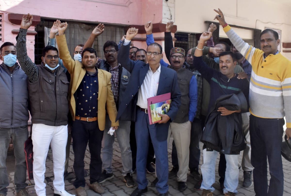 Pharmacists protest at CMO office in gorakhpur