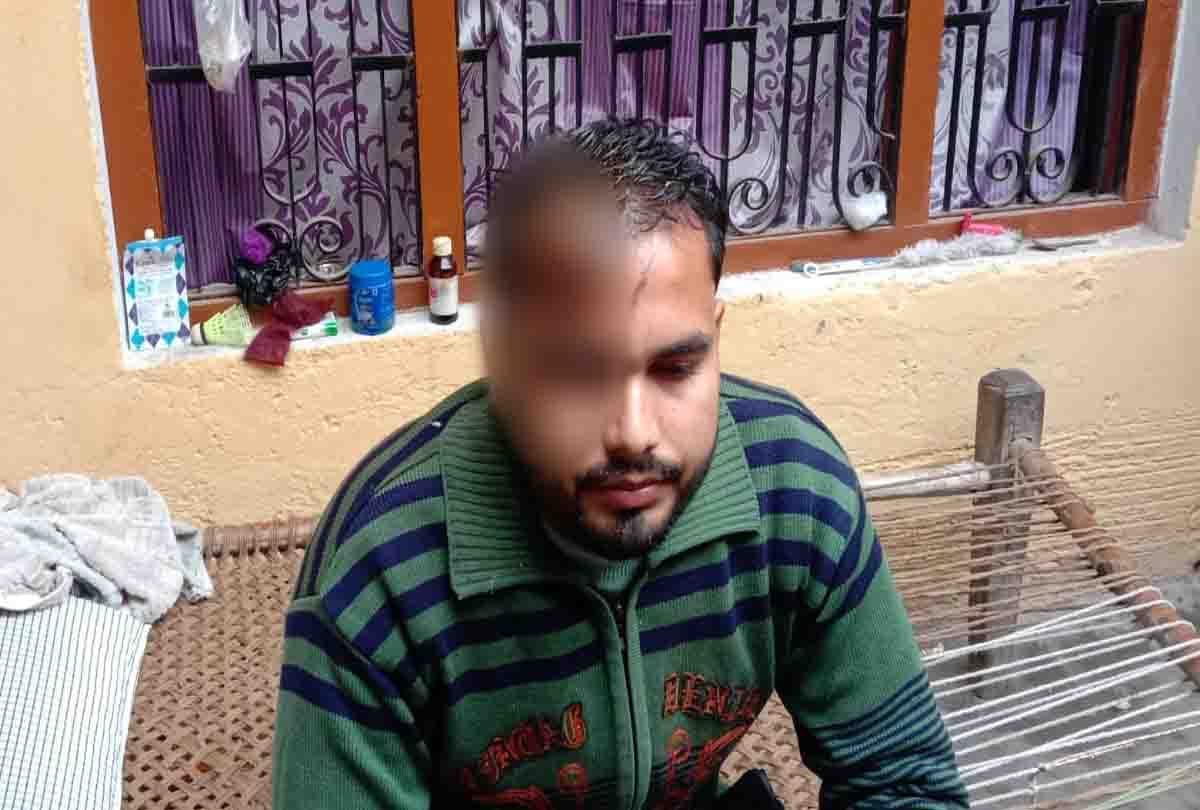 Hardoi: Thieves poured acid on the young man