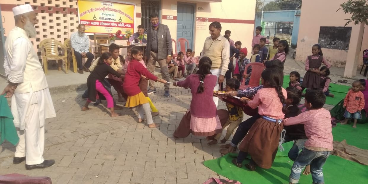 Rajnandani in Jalebi race and tug of war and Sonam first in chair race