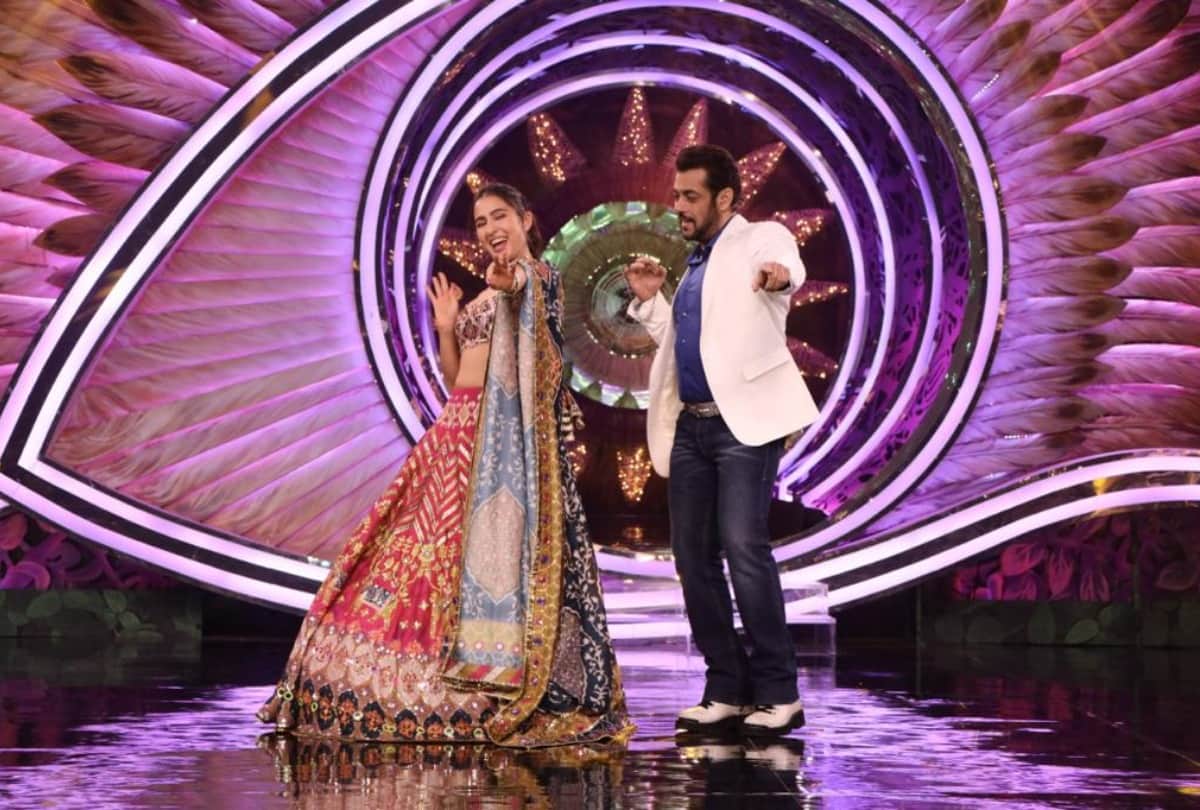 bigg boss 15 sara ali khan bigg boss set actress fun activities with salman khan tejasswi prakash rakhi sawant perform lavani