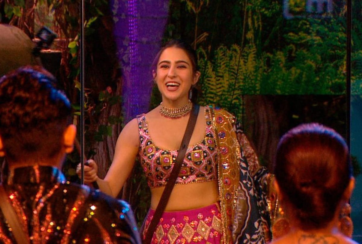 bigg boss 15 sara ali khan bigg boss set actress fun activities with salman khan tejasswi prakash rakhi sawant perform lavani