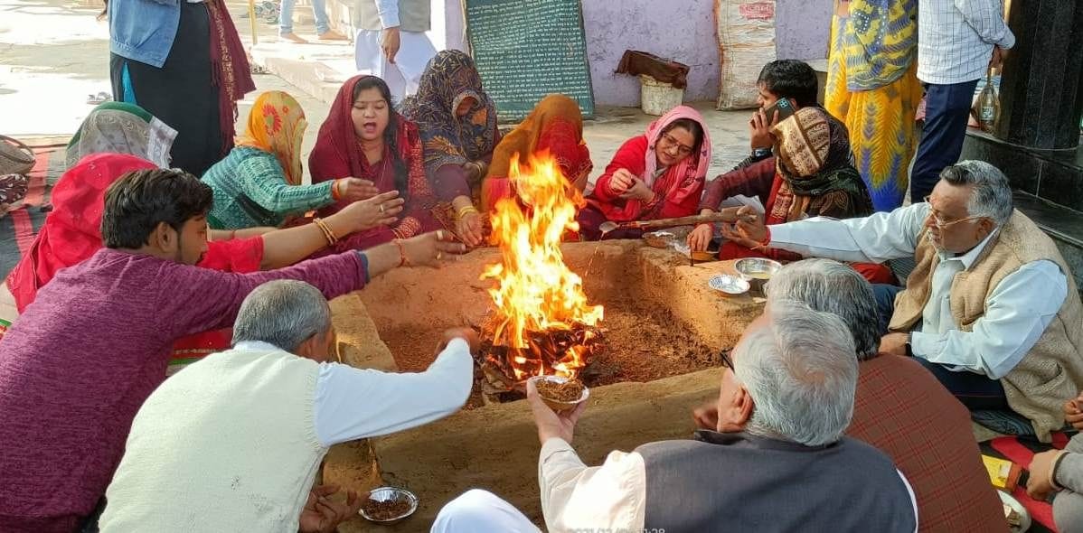 Hathras: On Shani Amavasya, devotees made sacrifices in Havan Yagya