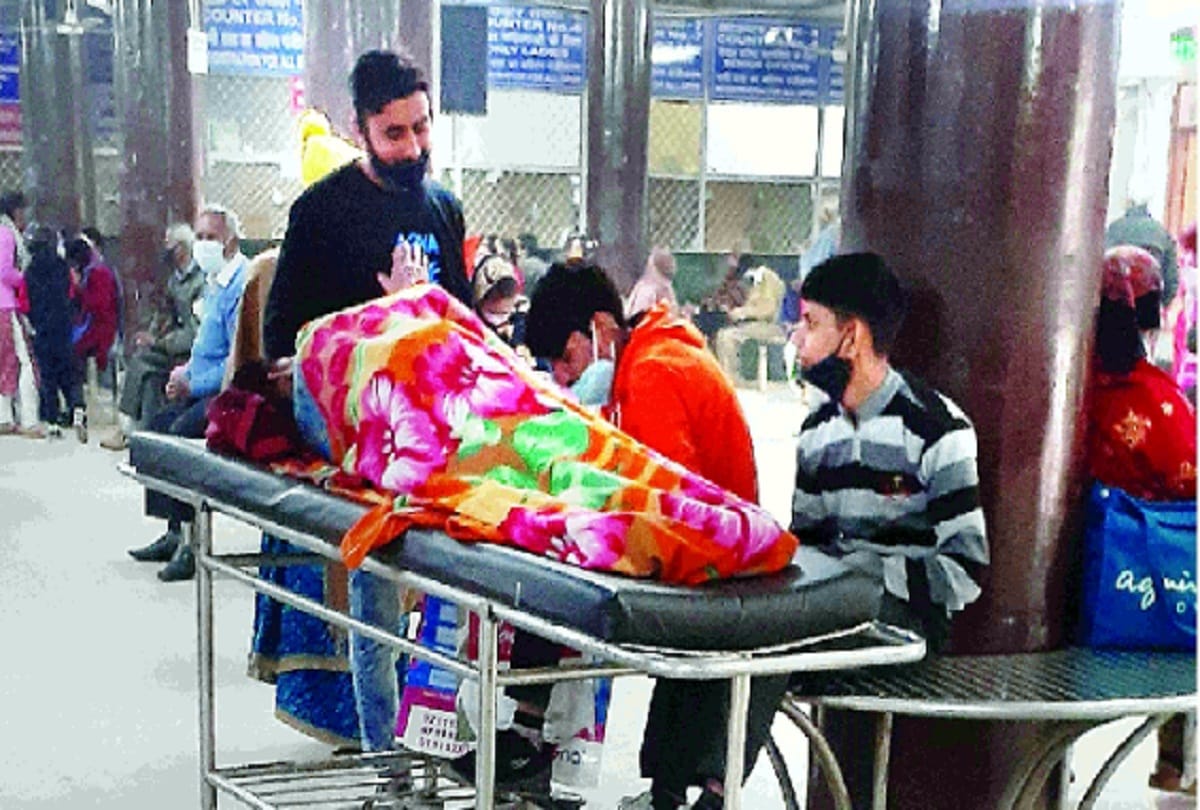 delhi population increased 60 lakhs in 20 years government build only two hospitals