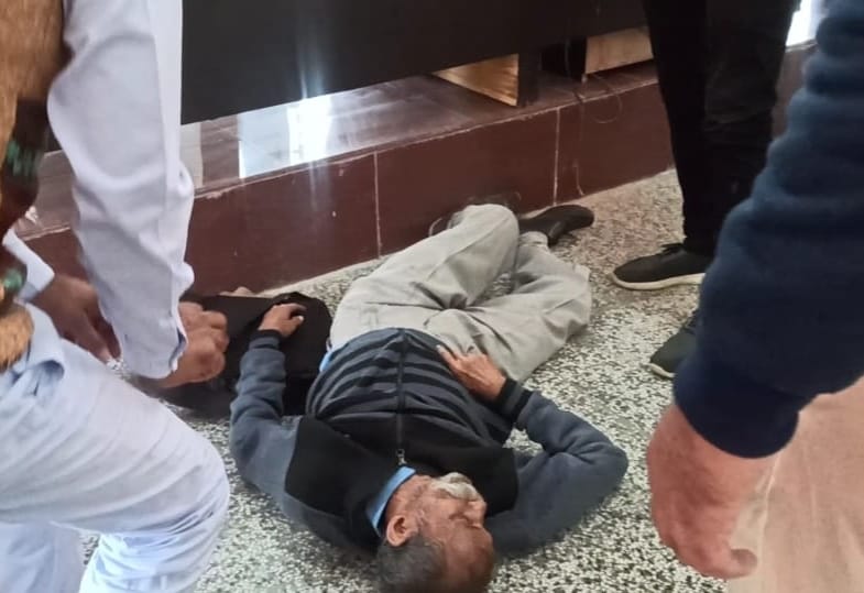 the complainant fell down at resolution day