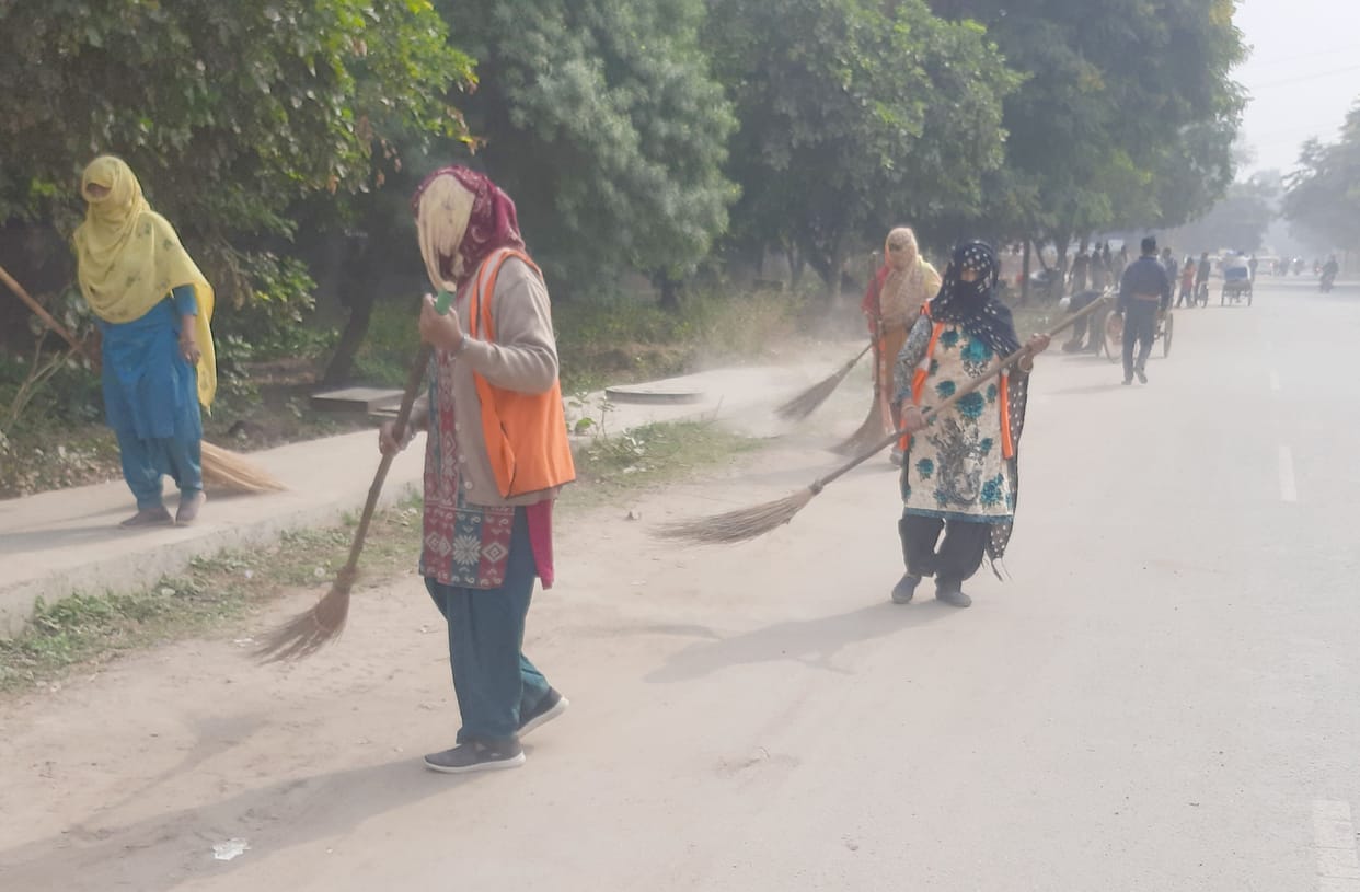 An exercise to make the district the cleanest in the state, cleanliness is being done in the city on the lines of Indore