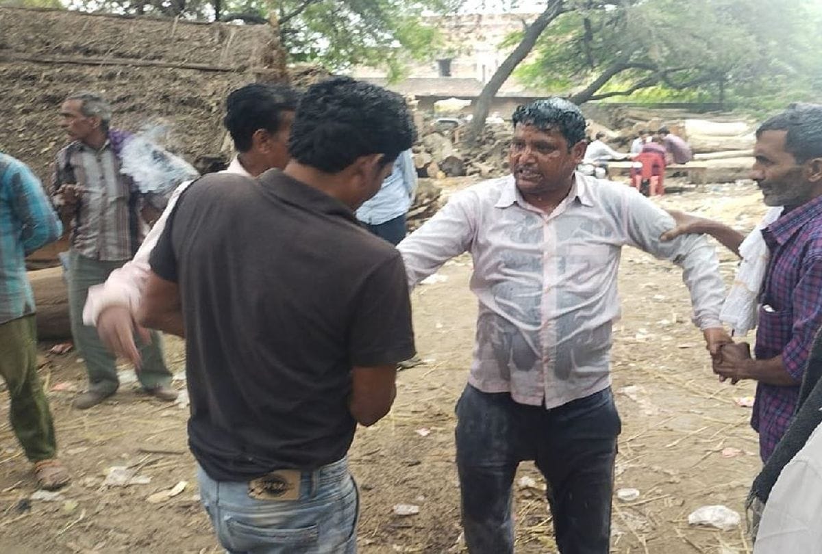 BJP Minority Morcha Member Attempted Self Immolation By Pouring Diesel Mainpuri News