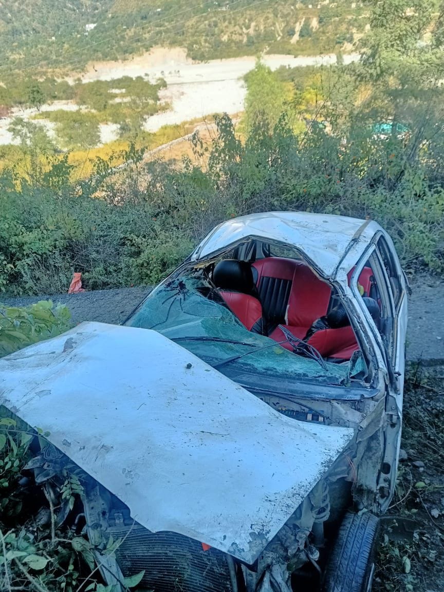 Woman dies after car falls into ditch, five injured