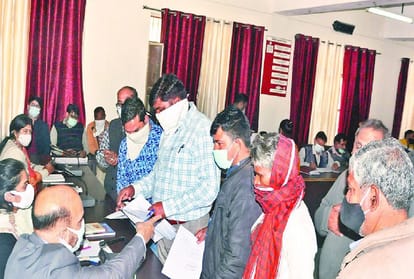 Complaint In Samadhan Diwas Not Solved Youth Caught Fraud In Petrol Agra News