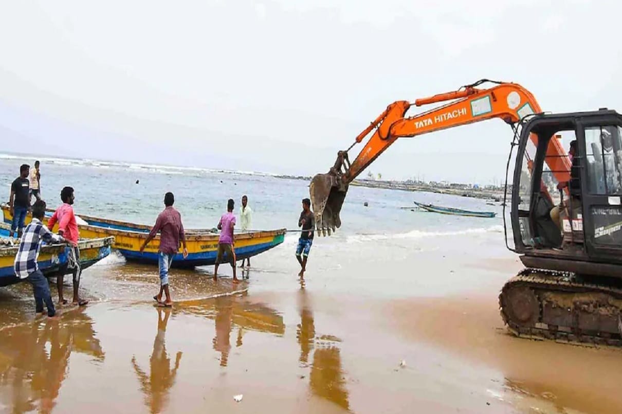 cyclone jawad latest updates today 05 december odisha and andhra pradesh weather imd heavy rain alert