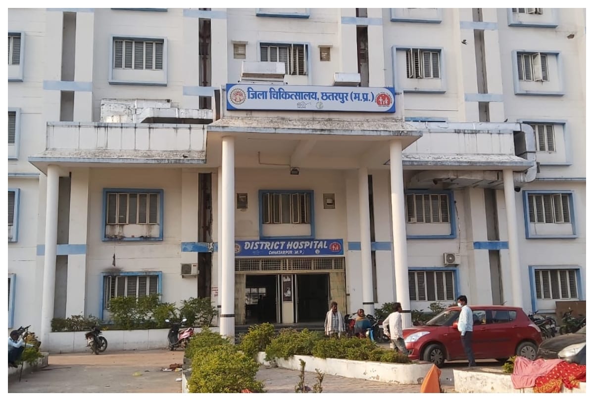doctor and nurse staff saves a newly married women in chhatarpur madhya pradesh, child was died in the mothers womb