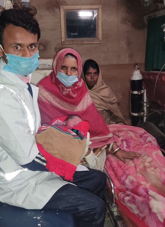 Delivery took place in an ambulance, both mother and child are healthy