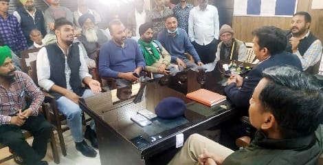 SDM and CO failed to persuade farmers in Palia too