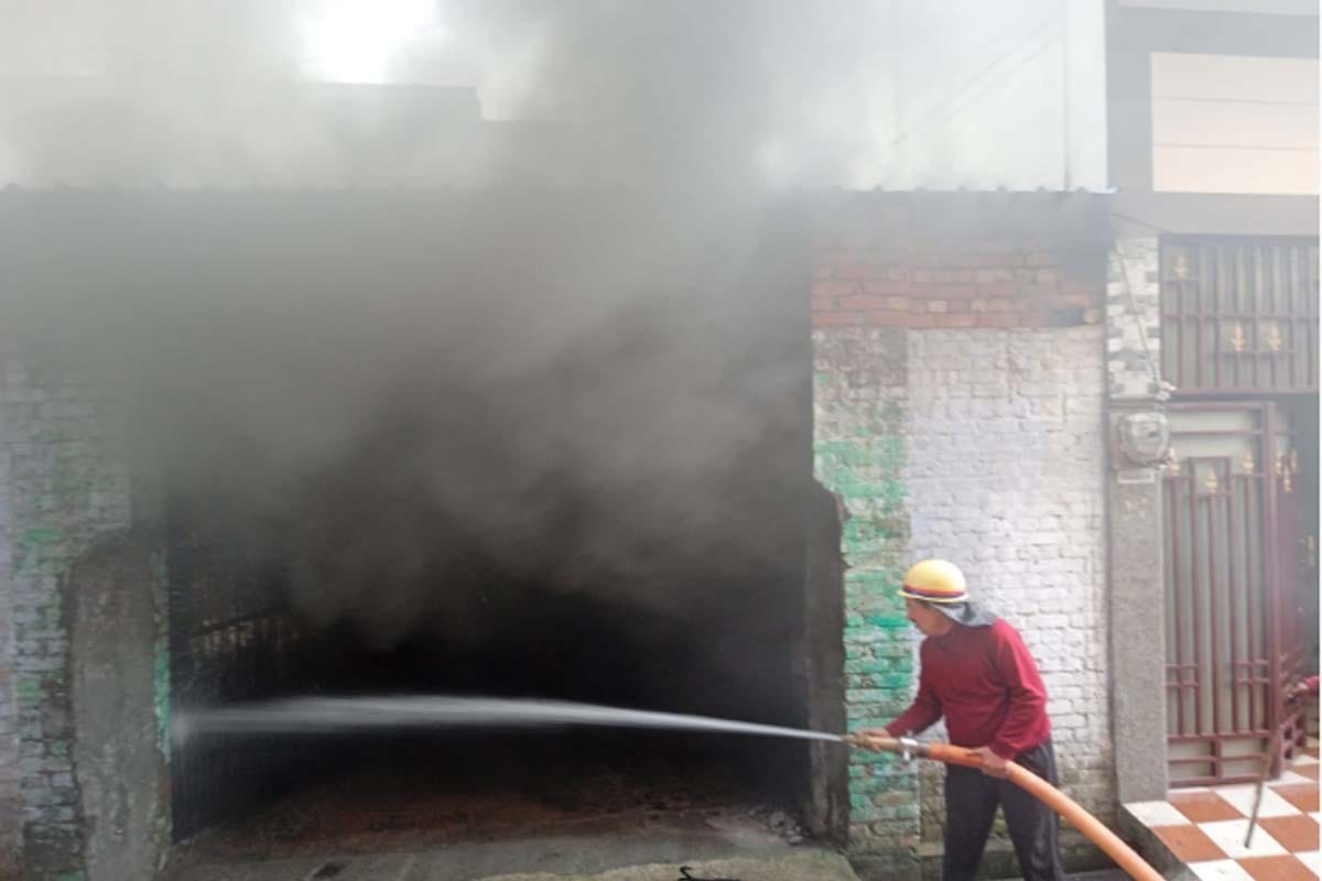 Meerut news:  cylinder exploded in a factory, Shastrinagar was shaken by the blast