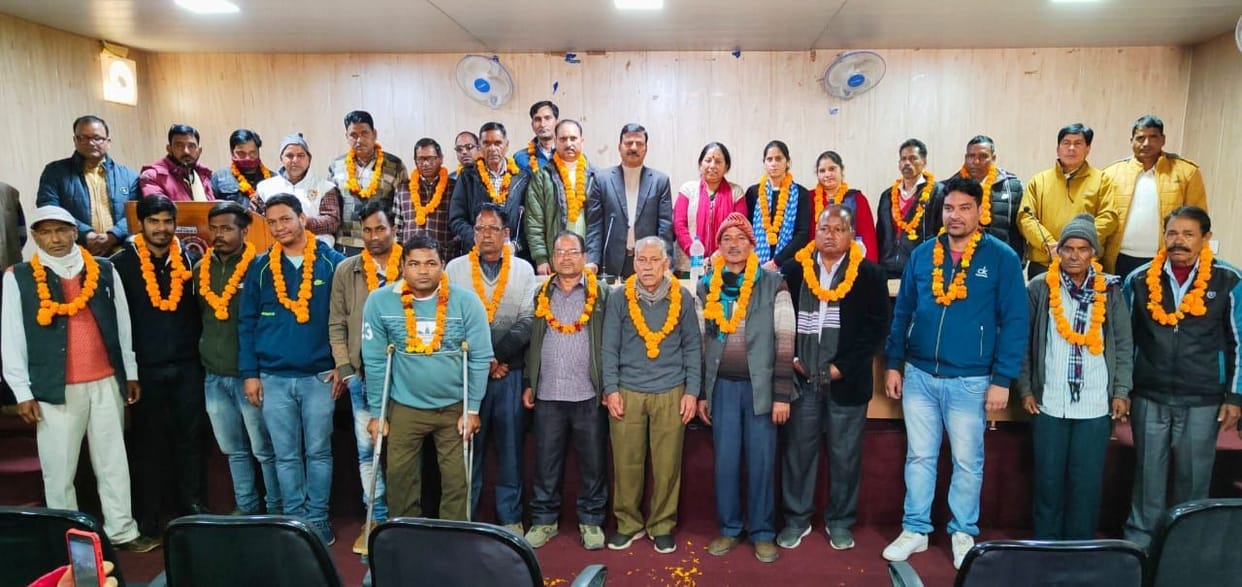 Double engine government failed to provide self-employment: Dhanai